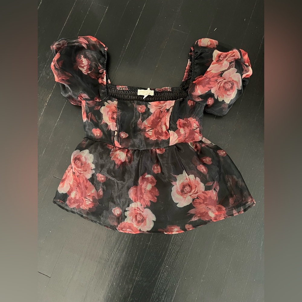 THIRTY/THIRTY LA Floral Puff Sleeve Top. SIZE S